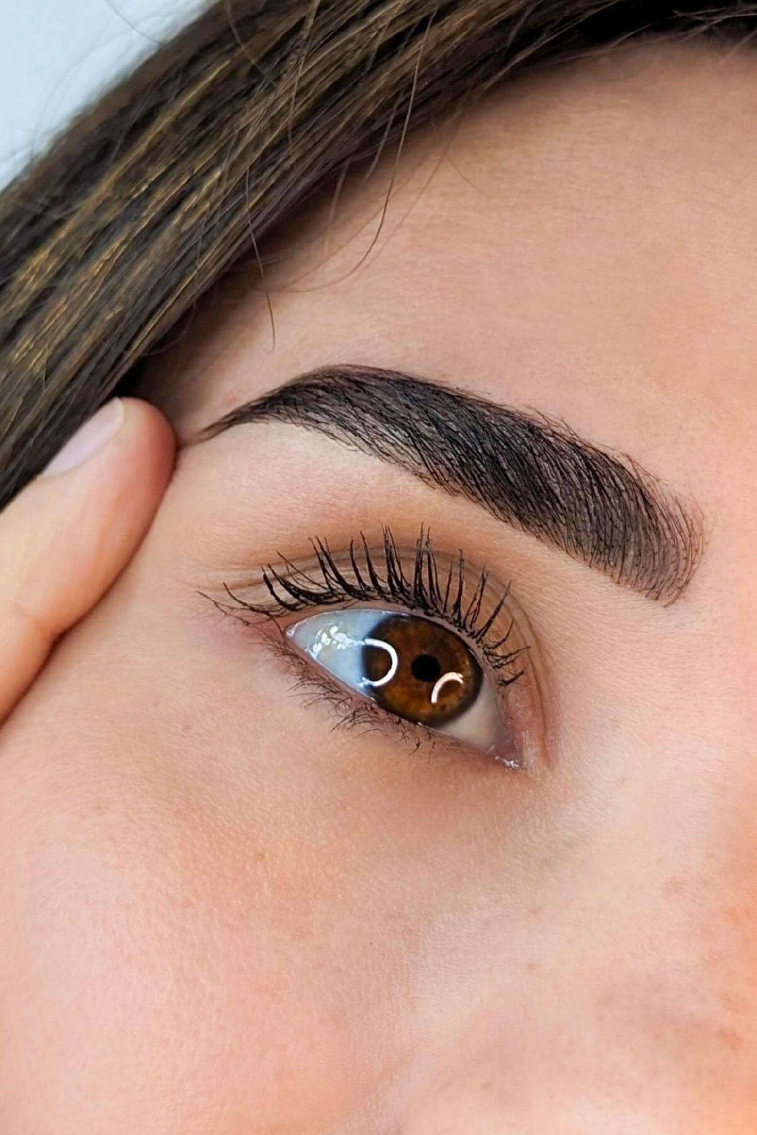 Browlift avec teinture pour sourcils